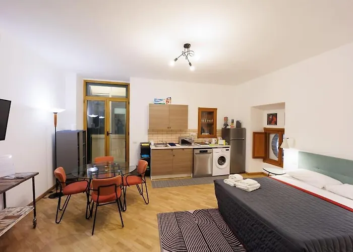 Dante Studio Apartment Super Central Next Metro By Houseinnaples