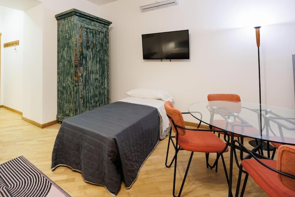Apartment Dante Super Next Metro By Houseinnaples